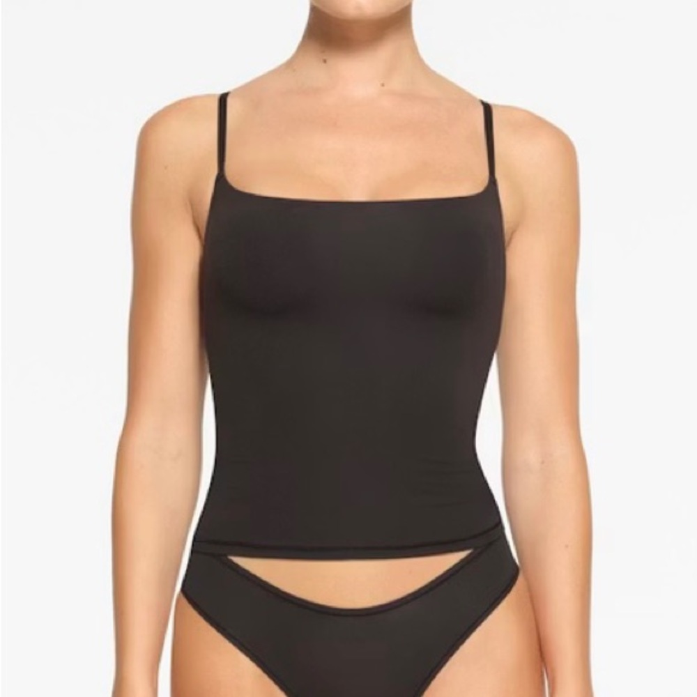 SKIMS Fits Everybody Cami Onyx NWT Size S